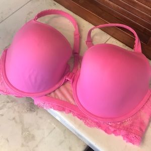 Victoria’s Secret 36DD from close racerback bra